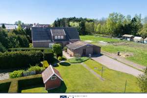 Viel Platz für Familie, Generationen oder Vermietung – Wohnhaus mit Einliegerwohnung ! – Die vollständige Adresse der Immobilie erhältst du vom Anbieter., 26556 Westerholt – Vorschaubild 1