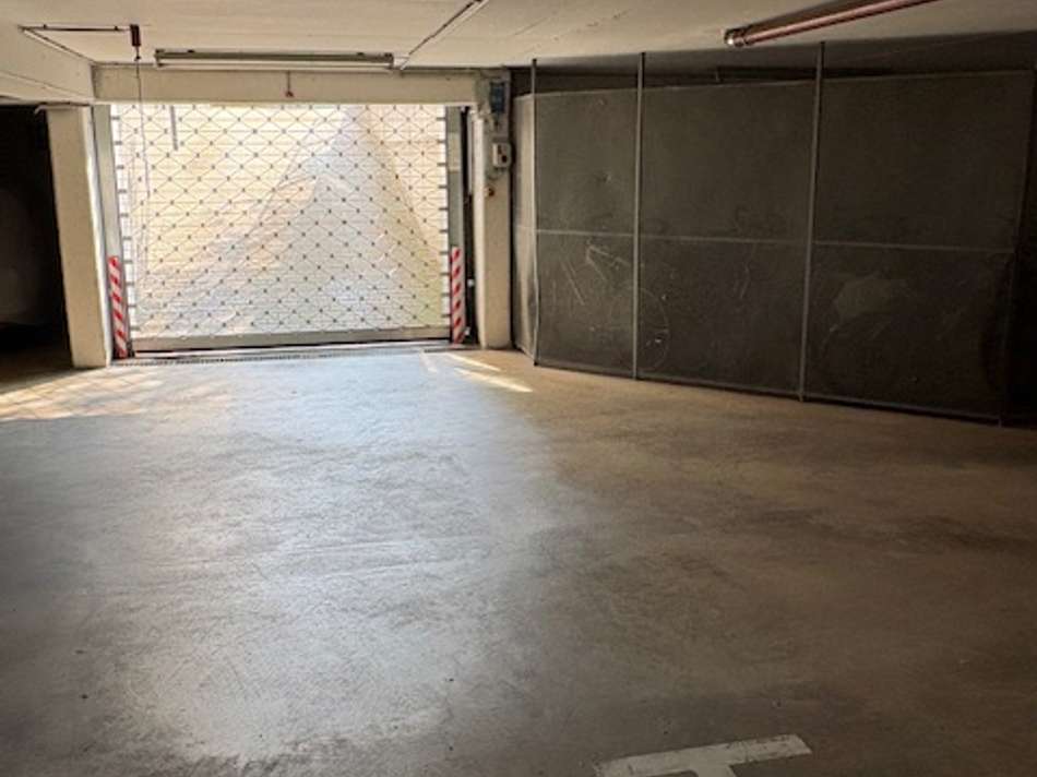 abgeschlossene Tiefgarage