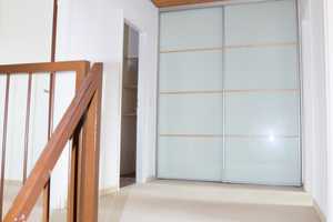 Charmantes Reihenmittelhaus in Nürnberg-Großgründlach: Einbauküche, Garage, ruhige Lage. – Bad Brückenauer Straße 24b, 90427 Nürnberg – Vorschaubild 17