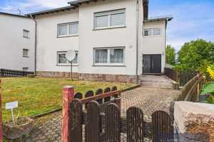 Top Zweifamilienhaus mit Balkon und Garten – Neunkirchen (Kreis) – Vorschaubild 2