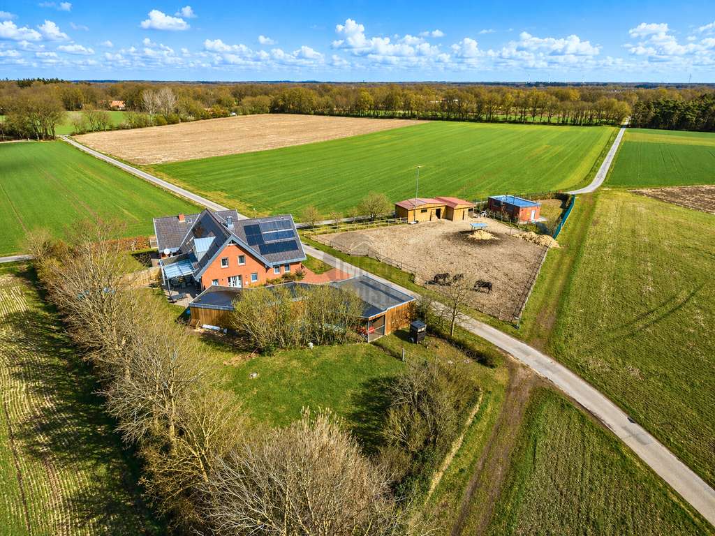 Immobilie in Berge - TRAUMHAFTES ANWESEN IN IDYLLISCHER ALLEINLAGE – WEITSICHT, WELLNESSOASE & MAXIMALE PRIVATSPHÄRE - Bild 3