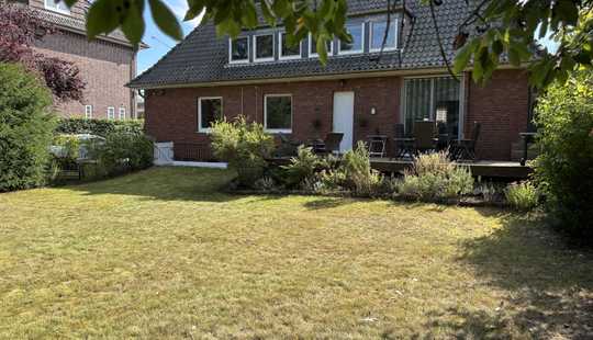 Bild von Stilvoll saniertes Einfamilienhaus mit Einliegerwohnung und großem Garten