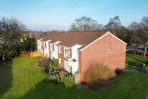 Zentrale Lage: Gepflegtes Mehrfamilienhaus mit 8 Wohneinheiten – Die vollständige Adresse der Immobilie erhältst du vom Anbieter., 27474 Cuxhaven – Vorschaubild 2