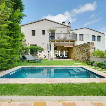 Exklusives Haus mit Pool und Aussicht in Castell d'Empordà