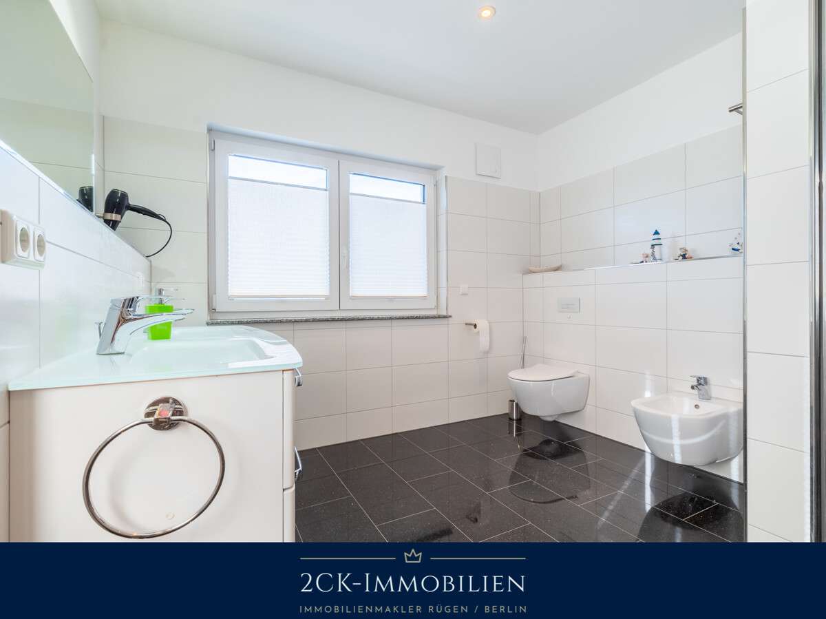 Immobilie in Göhren - Premium Ferienhaus in bester Lage von Göhren: Exklusives Massivhaus mit etablierter Ferienvermietung - Bild 9