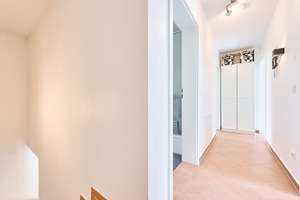 Stadtnah wohnen, ruhig leben – stilvolles Stadthaus in Trudering-Riem – Die vollständige Adresse der Immobilie erhältst du vom Anbieter., 81825 Gartenstadt Trudering, München – Vorschaubild 9