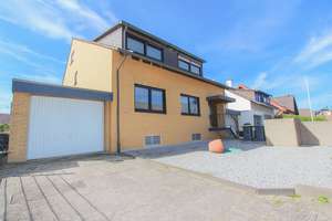 Attraktives Dreifamilienhaus in ruhiger Lage von Kleinenbroich – Die vollständige Adresse der Immobilie erhältst du vom Anbieter., 41352 Korschenbroich – Vorschaubild 1