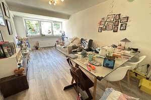 Stilvolle, modernisierte 4-Zimmer-Wohnung mit Balkon und EBK in Düsseldorf