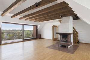 Dachgeschosswohnung mit Kamin und außergewöhnlichem Gestaltungspotenzial – Die vollständige Adresse der Immobilie erhältst du vom Anbieter., 81547 Neuharlaching, München – Vorschaubild 1