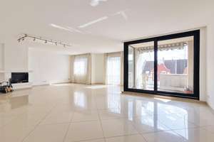 Moderne 3-Zimmer-Wohnung mit zwei Balkonen, Keller und Garagenstellplatz in Düsseldorf-Benrath