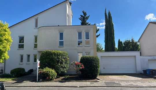 Bild von Exklusives Architektenhaus mit Einliegerwohnung und Dachterrasse in bester Lage von Bad Nauheim!