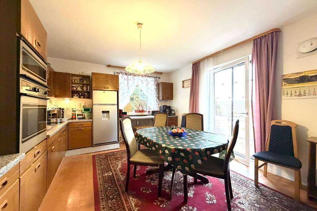 Immobilie in Burgheim - MFH mit 3 Einheiten, Außenwanddämmung, PV Technik & Grundstückspotenzial in Zentrallage Burgheims - Bild 2