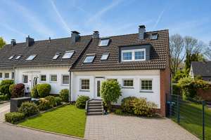 Dreigiebelhaus mit Kamin, Wintergarten & Südgrundstück