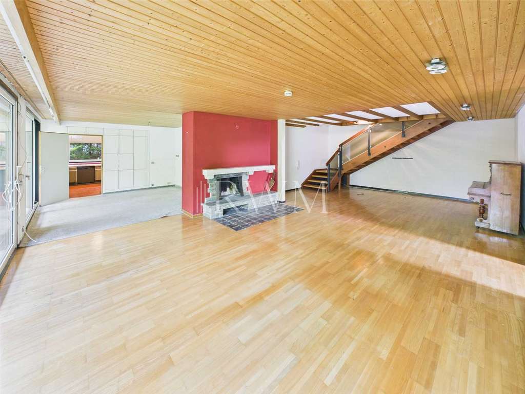 Zeitlose Eleganz in bester Lage. Zweifamilienhaus in Kressbach