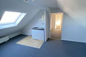 Schönes DG-Apartment mit einem Zimmer und EBK in Düsseldorf-Hamm