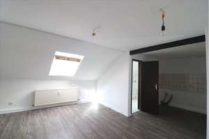 *3 Zimmer mit Flair im Dachgeschoss* in Krefeld, Hardenbergstr. – Die vollständige Adresse der Immobilie erhältst du vom Anbieter., 47799 Cracau, Krefeld – Vorschaubild 3