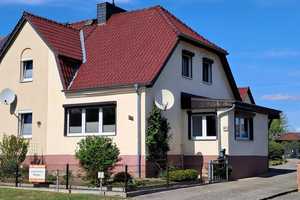 KLEINES REIHENENDHAUS MIT GROSSZÜGIGEM GRUNDSTÜCK IN GOLLMITZ! – Uckermark (Kreis) – Vorschaubild 2