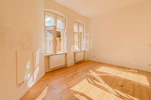 ARNIMKIEZ! SUPERHELLE UND KLASSISCHE ALTBAUWOHNUNG! RUHIGE LAGE IM SEITENFLÜGEL! PROVISIONSFREI! – Behmstraße 67, 10439 Prenzlauer Berg, Berlin – Vorschaubild 2