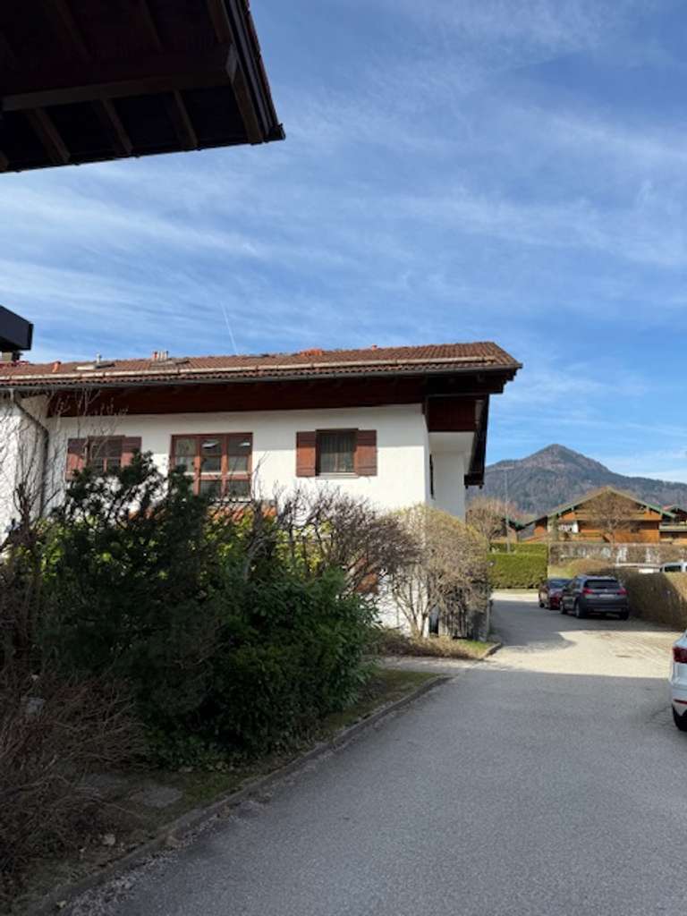 Immobilie in Marquartstein - Wohnen auf zwei Ebenen – Ihr Rückzugsort in den Bergen wartet - Bild 2