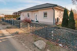 moderner Bungalow mit Photovoltaik, Doppelgarage und großem Garten – Die vollständige Adresse der Immobilie erhältst du vom Anbieter., 9603 Großschirma – Vorschaubild 1