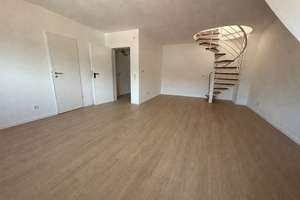 Kernsanierte 3-Zimmer-Maisonette im Dachgeschoss mit Aufzug in begehrter Lage von Pempelfort