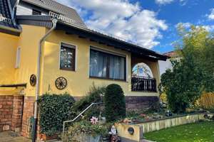 Großzügiges Mehrfamilienhaus mit zwei Gebäuden in Bergen-Enkheim – Die vollständige Adresse der Immobilie erhältst du vom Anbieter., 60388 Bergen-Enkheim, Frankfurt am Main – Vorschaubild 1