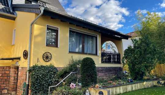 Bild von Großzügiges Mehrfamilienhaus mit zwei Gebäuden in Bergen-Enkheim