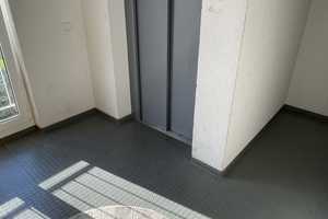 1. OG/ großes Wohnzimmer + Balkon / Stellplatz mögl. ! – Palmstraße 8, 9130 Chemnitz – Vorschaubild 4