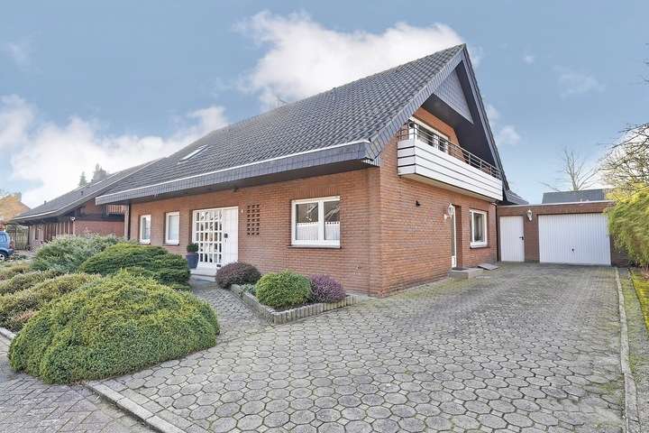 Immobilie in Neuenhaus - Ein Haus, viele Möglichkeiten: Charmantes Wohnhaus zur Nutzung als Ein- oder Zweifamilienhaus! - Bild 2