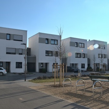 Doppelhaushälfte nebst Garten und Garage