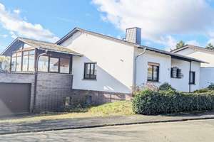 ANGEBOTSPHASE *** Attraktives Wohnhaus in beliebter Wohnlage! *** ANGEBOTSPHASE – Berliner Ring 23, 35792 Löhnberg – Vorschaubild 1