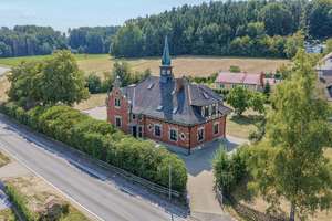 Liebevoll saniertes historisches Schulgebäude mit vielen Nutzungsmöglichkeiten in Rödental-STT – Die vollständige Adresse der Immobilie erhältst du vom Anbieter., 96472 Rödental – Vorschaubild 1