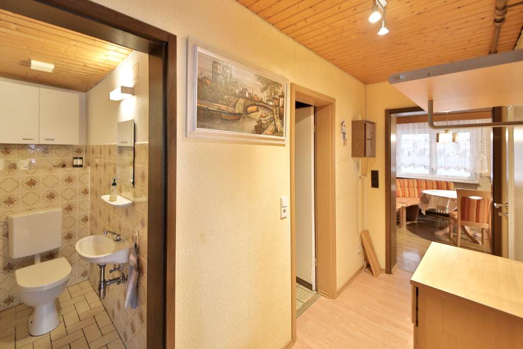 Immobilie in Bühlertal - Charmantes Zweifamilienhaus mit großem Garten, zwei Wintergärten, Sauna und Ausbaupotenzial - Bild 3