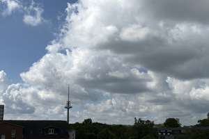 3-Zimmer-Dachgeschoss-WHG  -  Mitten in der Stadt!! – Sachaustraße 10, 24114 Südfriedhof, Kiel – Vorschaubild 2