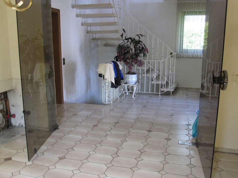 Diele mit Treppenhaus im EG