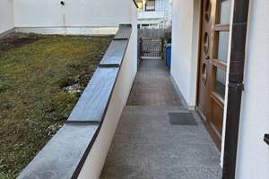 Helle 2-Zimmer Dachgeschosswohnung mit Loggia in München-Trudering – Die vollständige Adresse der Immobilie erhältst du vom Anbieter., 81825 Gartenstadt Trudering, München – Vorschaubild 2
