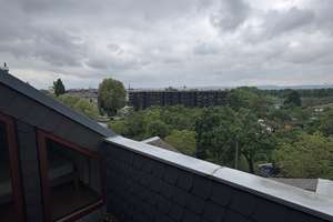 Charmante Dachgeschoßwohnung mit schöner Aussicht