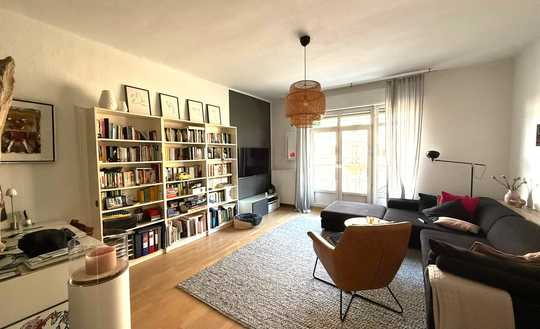 Großzügige 4-Zimmer-Altbauwohnung mit zwei Balkonen – 130 m² in begehrter Wohnlage