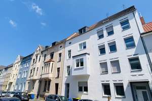 Schicke 2 Zimmer Wohnung mit EBK, Balkon und Blick ins Grüne in MG-Bonnenbroich-Geneicken