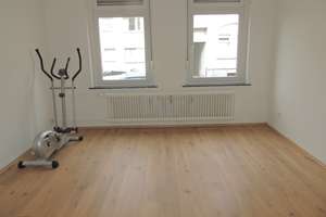 ***SG-WALD***  RESTAURIERTE 2-ZIMMER EIGENTUMSWOHNUNG IM ERDGESCHOSS EINES GEPFLEGTEN  5-FAM.-HAUS – Wittkuller Straße 146, 42719 Wald, Solingen – Vorschaubild 4