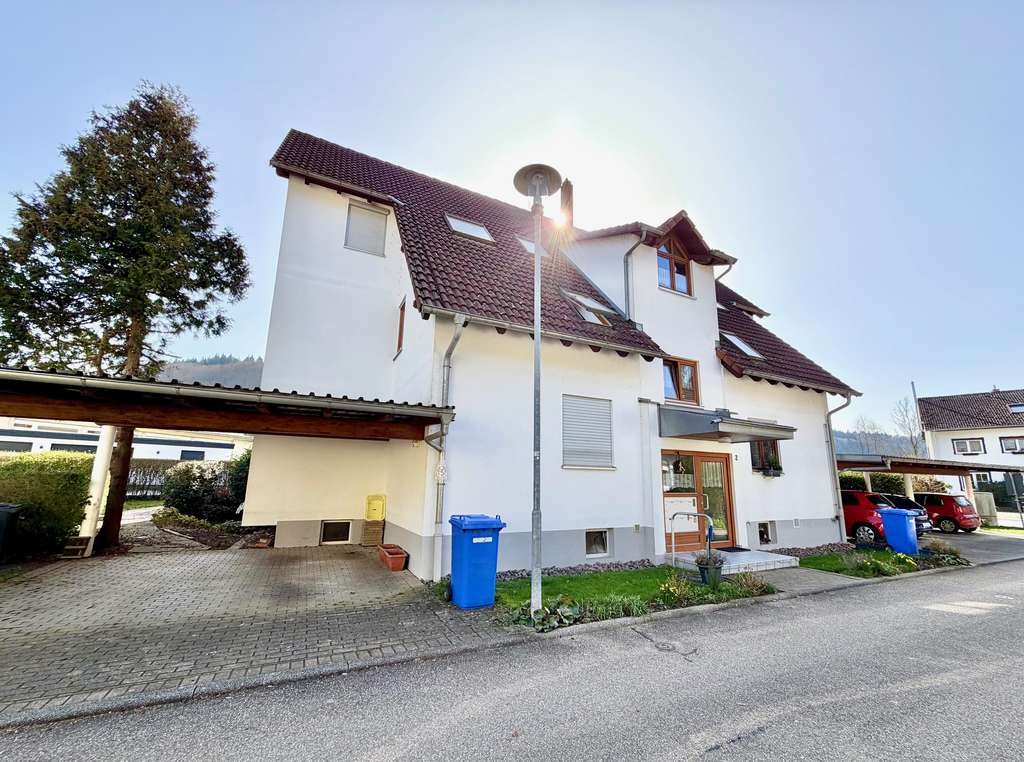 Immobilie in Freiamt - Helle 3-Zi.-Wohnung mit großem Gartenanteil, Wintergarten und Hobbyraum - Bild 0