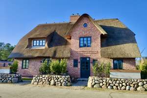 Wenningstedt: Neubau Doppelhaushälfte unter Reet! – Normannenweg 10 a, 25996 Wenningstedt-Braderup (Sylt) – Vorschaubild 1