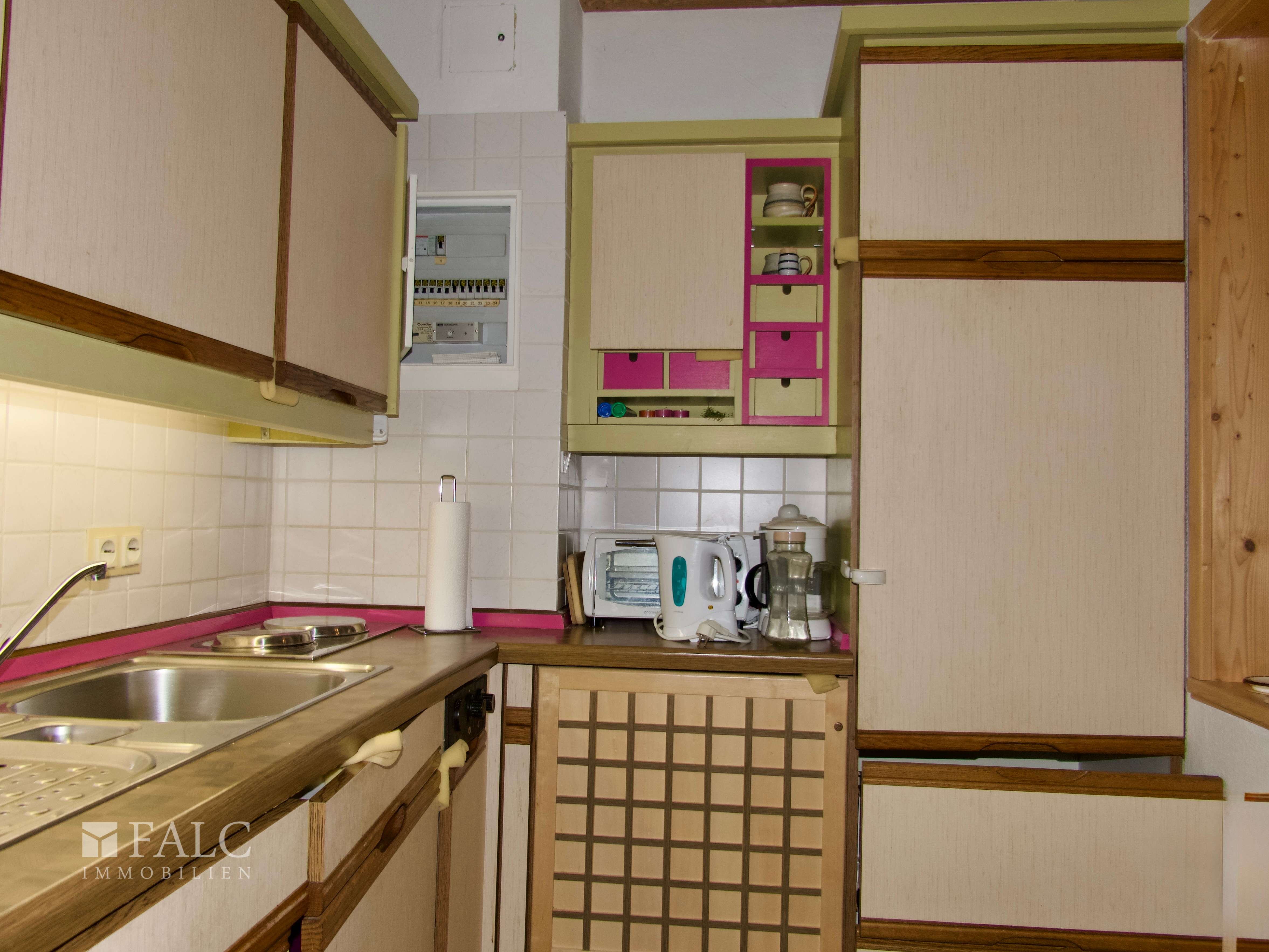 Immobilie in Riedenburg - Einfach Mehr: Gepflegte Nichtraucher-2-Zimmer-Wohnung, möbiliert, Aufzug, Süd-Loggia-Balkon. TG. - Bild 3