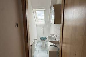 Drei-Zimmer-Wohnung mit Dachbereich (ca. 40 qm), optimal als WG – Rotenwaldstr. 104, 70197 Hasenberg, Stuttgart – Vorschaubild 3