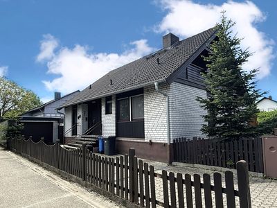 Traumlage! EFH mit gr. Terrasse, überdachtem Balkon, 2 Bädern, Keller, Garage und schönem Garten