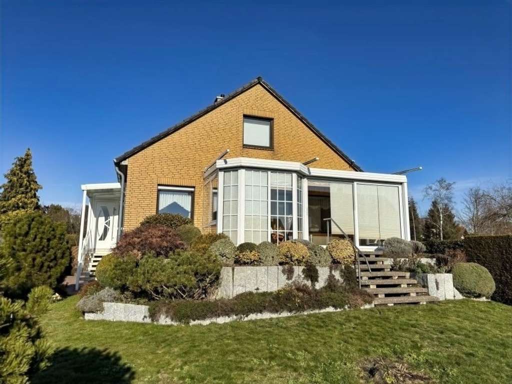 Immobilie in Gehrden - Attraktives Ein-/Zweifamilienhaus in idyllischer Feldrandlage - Bild 0