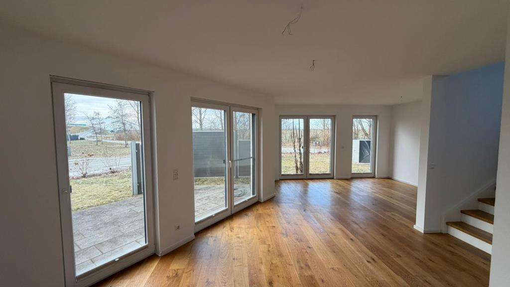 Immobilie in Elmenhorst/Lichtenhagen - Freigezogenes modernes Doppelhaus mit Doppelcarport - Bild 1