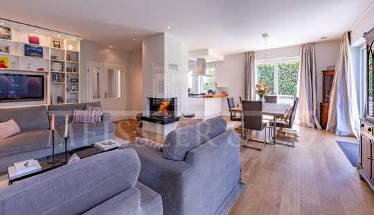 Bild von Familienglück in beliebter Lage