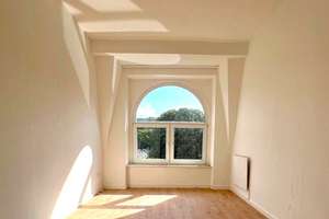 Helle 4-Zimmer-Dachgeschosswohnung mit hohen Decken - gut angebunden & zentral in Sonnborn