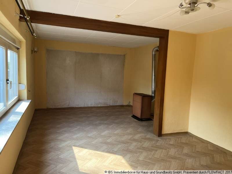 Immobilie in Gerabronn - Die Lage macht´s: Älteres Einfamilienhaus in guter Wohnlage mit schönem Gartengrundstück - Bild 1